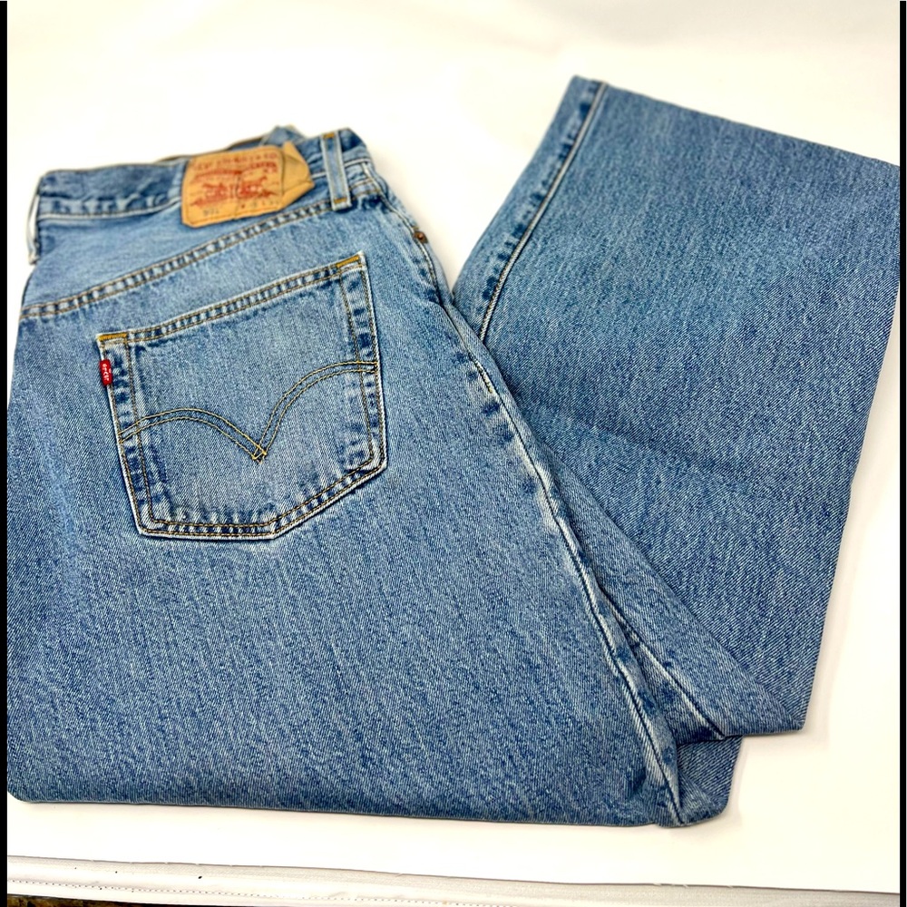 Levi Strauss -  Men Jeans.   511.  W / 36.  L / 34.    Black